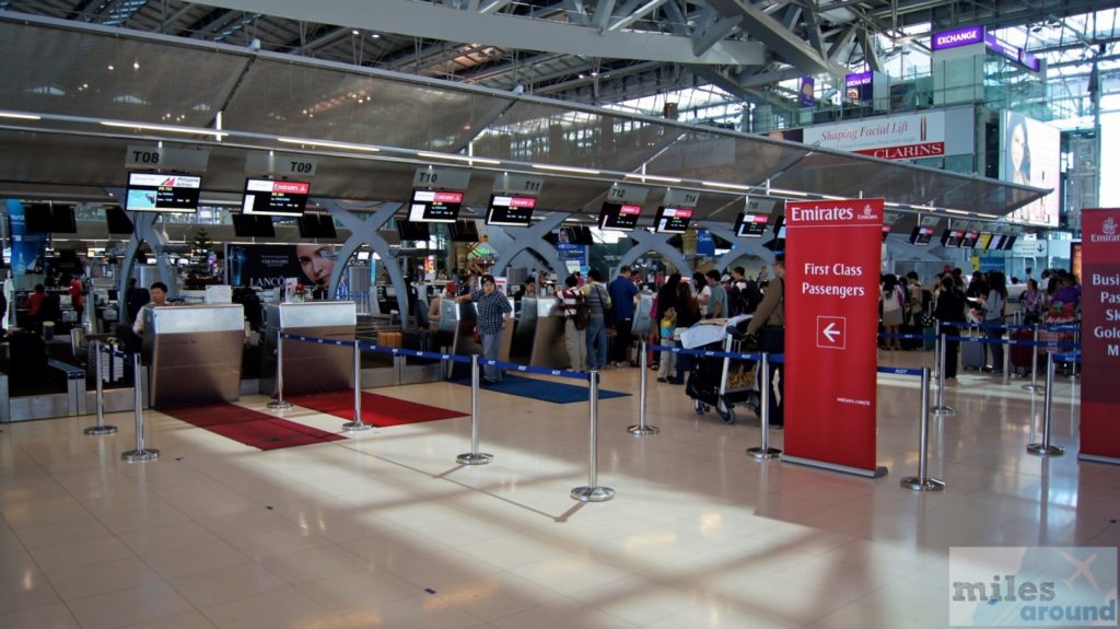 Emirates First Class Schalter am Flughafen Bangkok