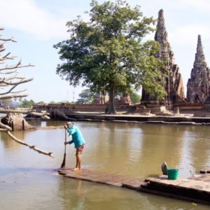 Wat Chaiwatanaram unter Wasser