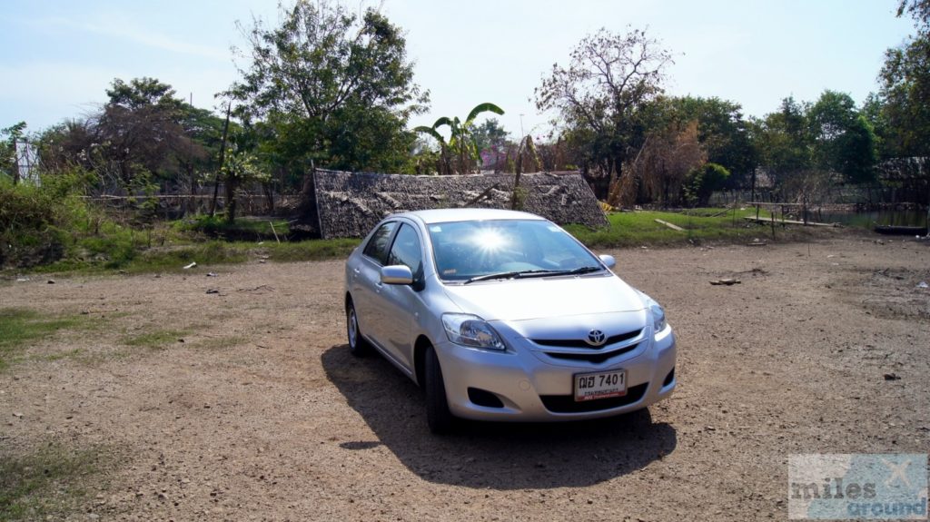 Mietwagen: silberne Toyota Limousine