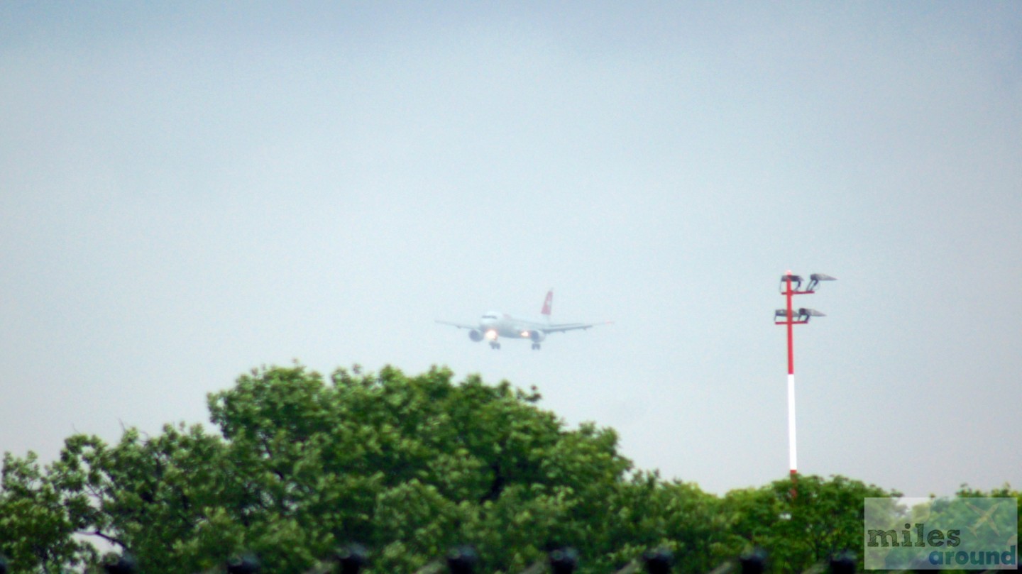 SWISS Airbus A320-200 Economy Class, Berlin nach Nizza 17 Anflug unserer Maschine auf Tegel