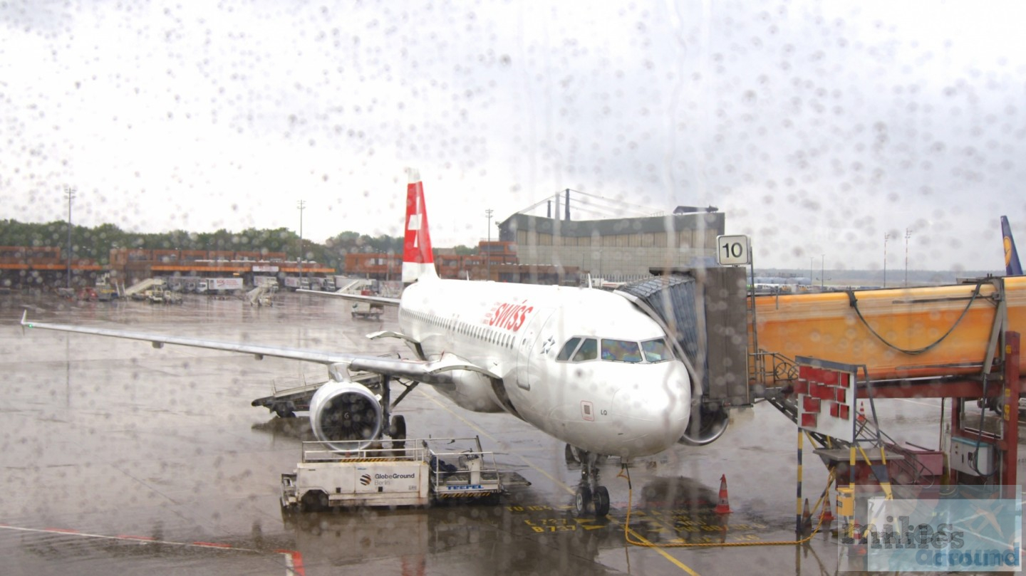 SWISS A320-200 am Gate A10