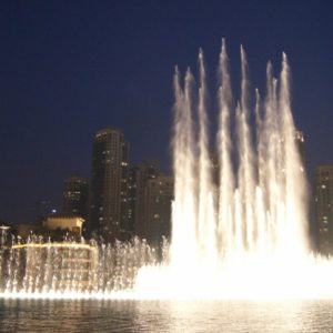 The Dubai Fountain bei Nacht
