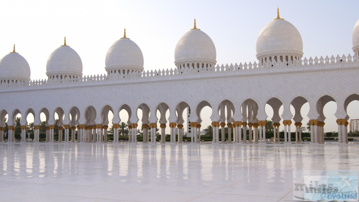 Read more about the article Fahrt nach Abu Dhabi zur Scheich-Zayid-Moschee