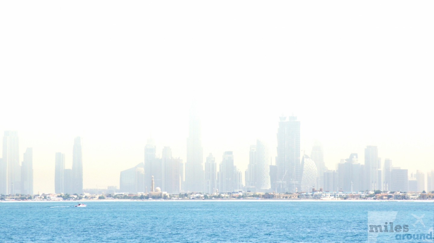 Blick auf Downtown Dubai von der Palm Jumeirah