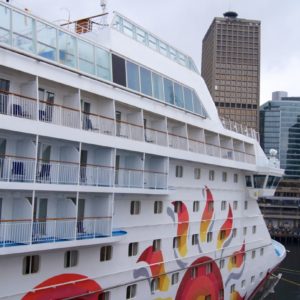 Kreuzfahrtschiff am Canada Place