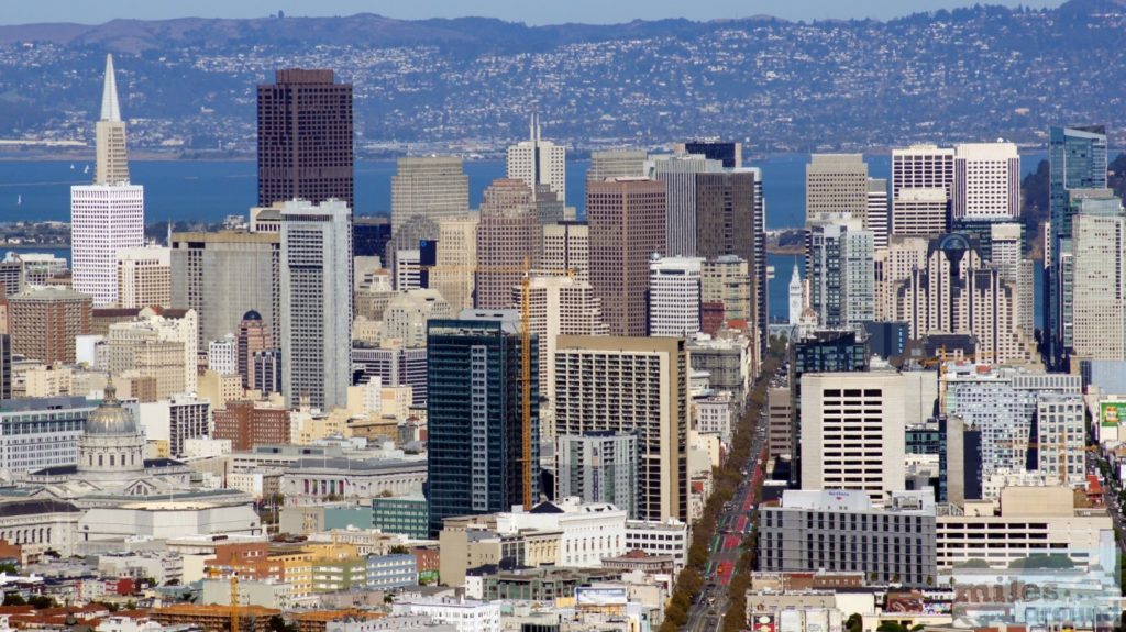 Blick die Market Street von den Twin Peaks herunter