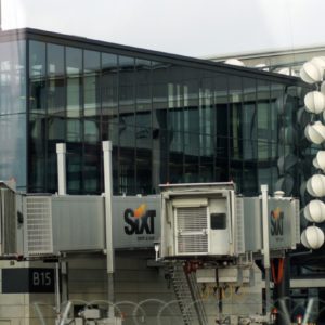 Perlenkette an der A380-Fluggastbrücke