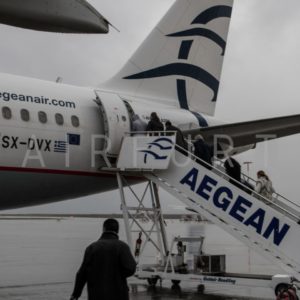 Aegean Airlines Airbus A320-200 - Boarding in Athen (by airfurt.net)
