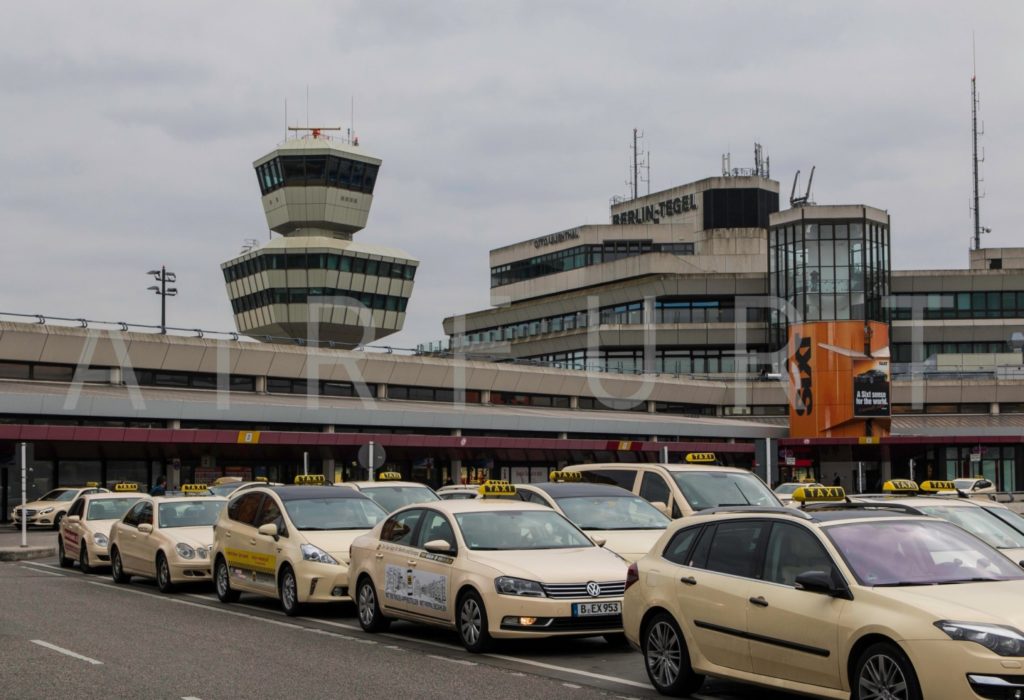 Ankunft fast am Gate - Flughafen Tegel (by airfurt.net)