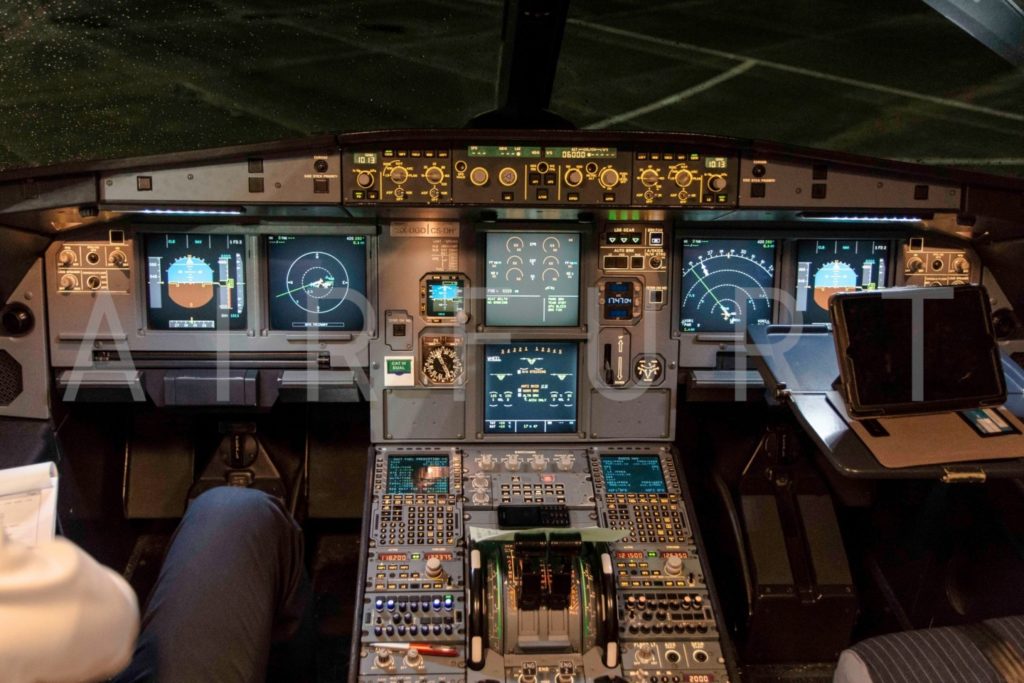 Cockpit A320-200 (by airfurt.net)
