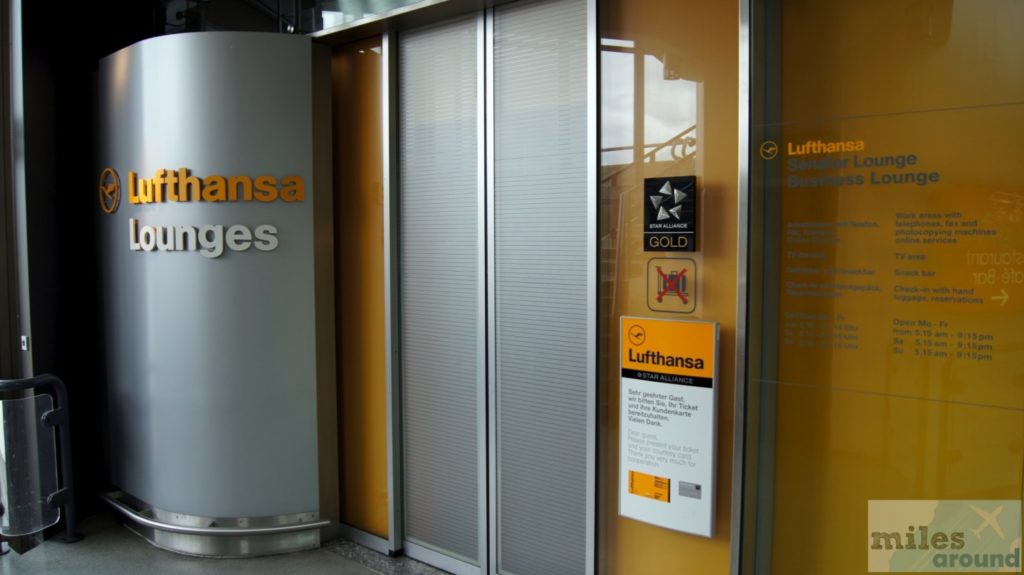 Eingang zur Business und Senator Lounge am Flughafen Berlin-Tegel