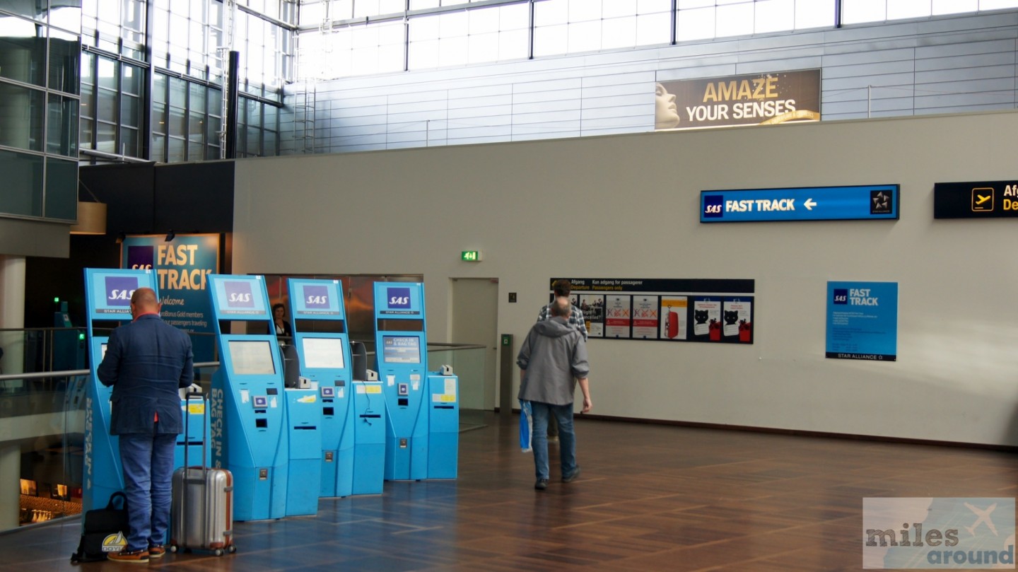 Self-Check In Automaten und Fast Track für SAS-Kunden