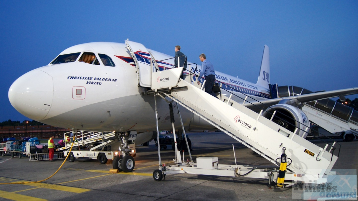 SAS Airbus A319-100 - MSN 2850 - OY-KBO beim Boarding am Flughafen Berlin-Tegel