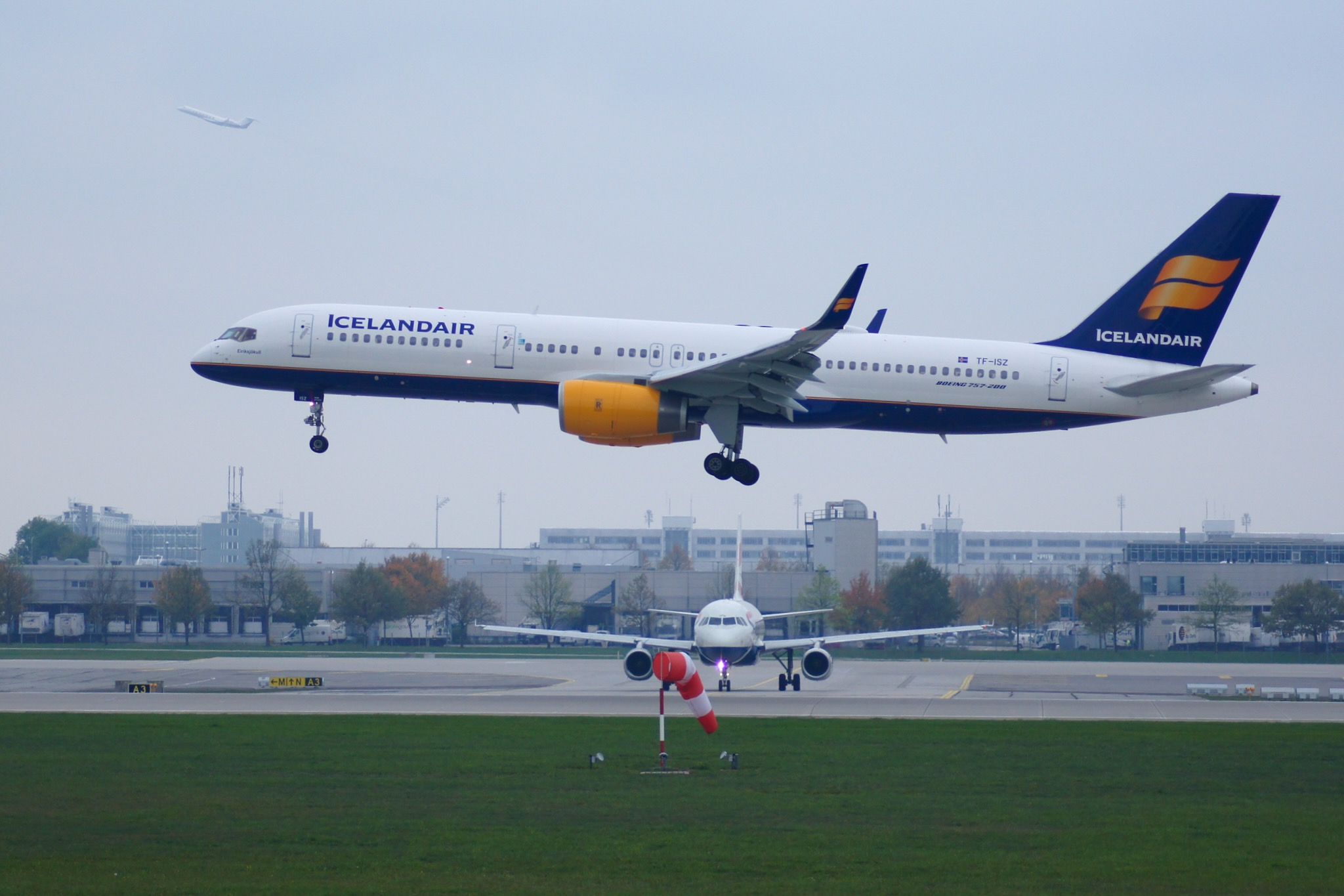 Icelandair - Boeing 757-200 - MSN 24600 - TF-ISZ