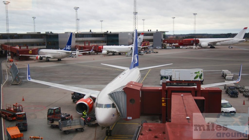 SAS Plus in der Airbus A330-300 nach Chicago 17 Blick auf das Vorfeld von der SAS Gold Lounge (Flughafen Stockholm)