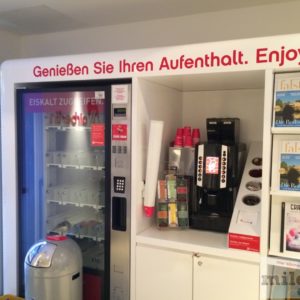 Getränkeangebot - airberlin Exklusiver Wartebereich am Flughafen Berlin-Tegel