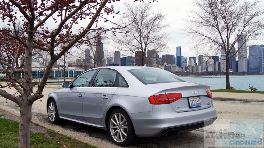 unser Mietwagen vor der Skyline von Chicago