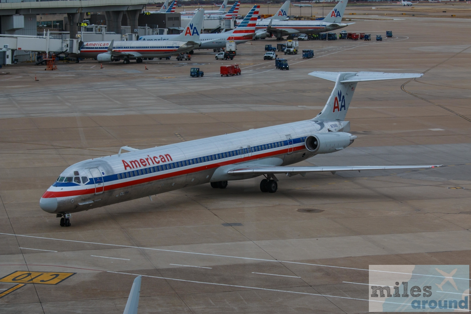 American Airlines MD-82