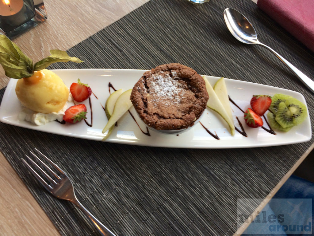Hilton Garden Inn Davos 53 Schokoladenkuchen mit einem Sorbet der Passionsfrucht