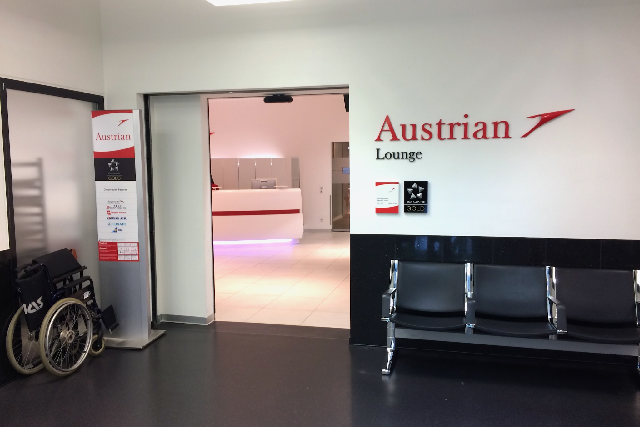 Zugang zur Austrian Airlines Senator Lounge Wien F-Gates