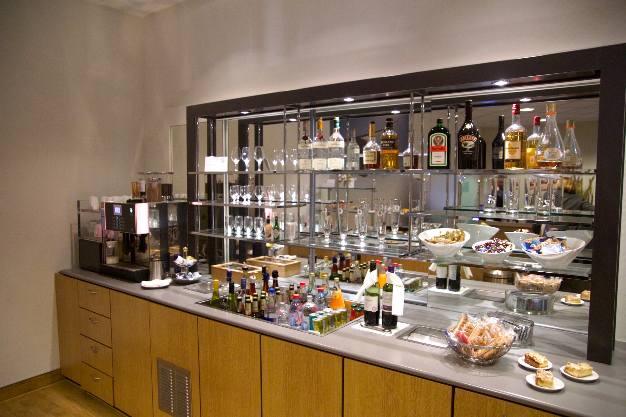 Bar in der Lufthansa Senator Lounge Leipzig