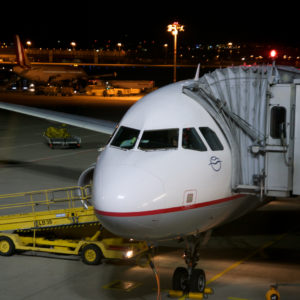 Aegean Airbus A320-200 (Registrierung SX-DGB) am Gate vom Flughafen Stuttgart