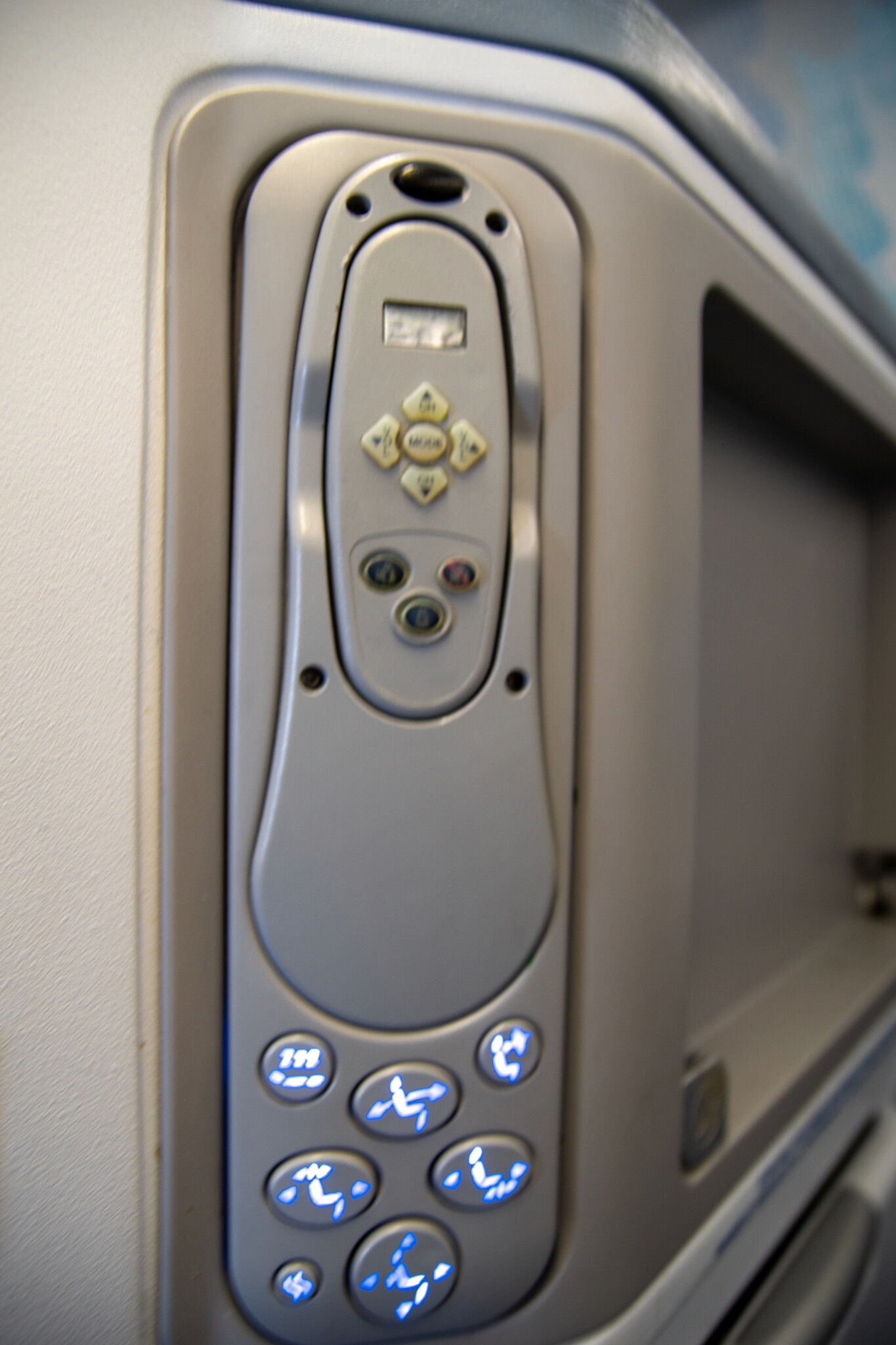 Air Canada Business Class im Airbus A330-300 nach Toronto 20 Bedienung zur Einstellung des Sitzes
