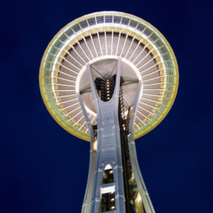 leuchtende Space Needle bei Nacht