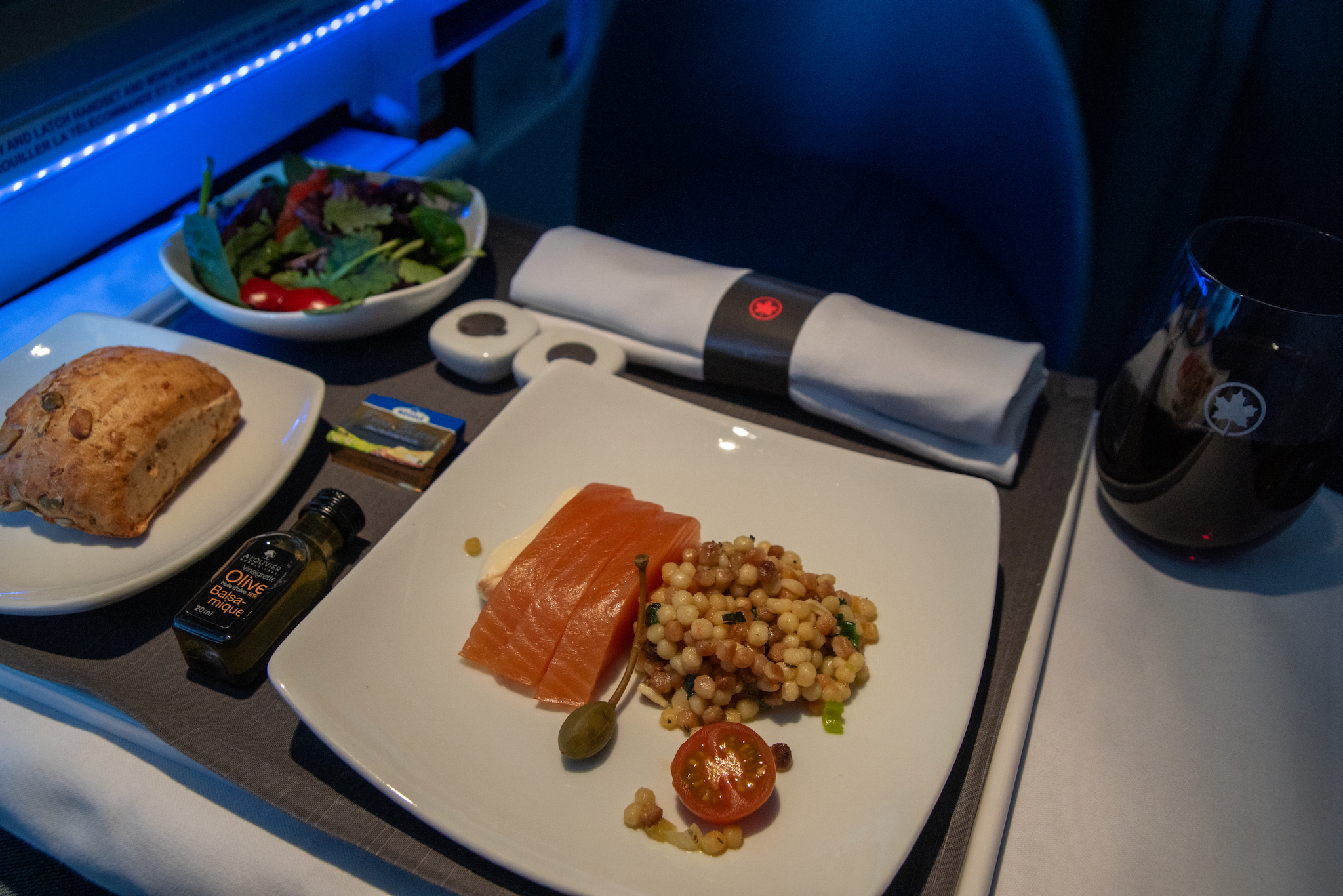 Air Canada Business Class im Airbus A330-300 nach Toronto 25 Starter: smoked salmon, fregola salad, crème fraîche with limes