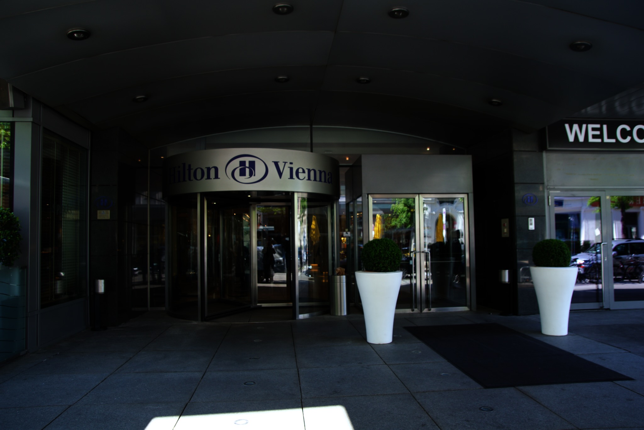 Eingang zum Hilton