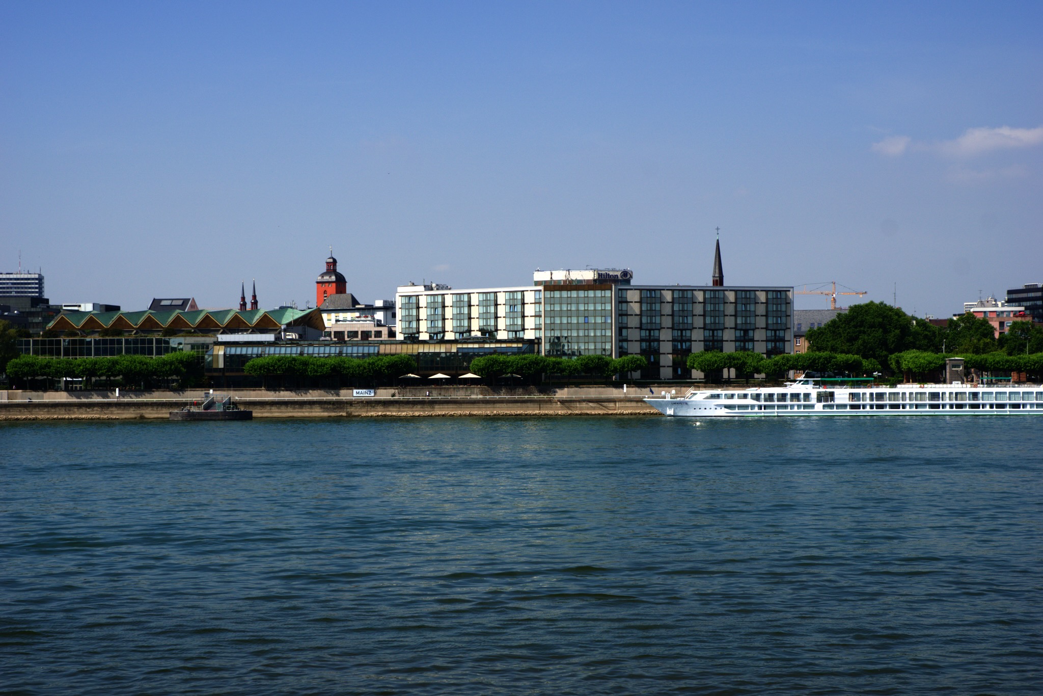 Hilton Mainz - Vier Sterne Hotel direkt am Rheinufer