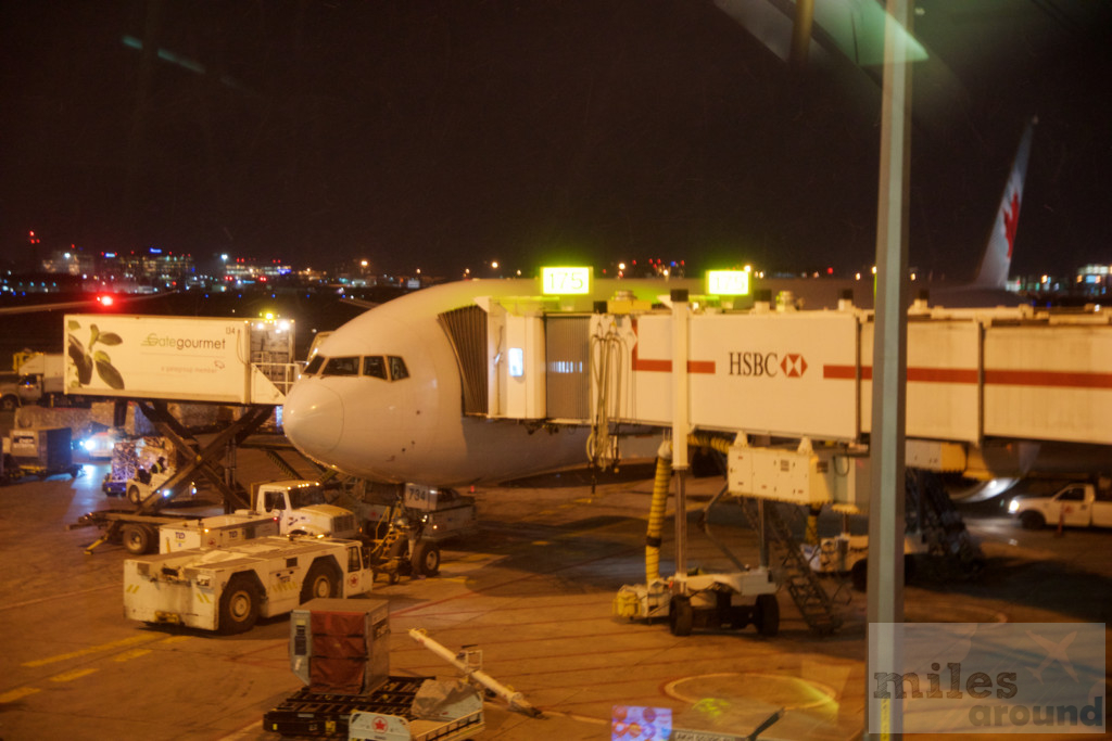 Air Canada Boeing 777-300ER am Gate in Toronto