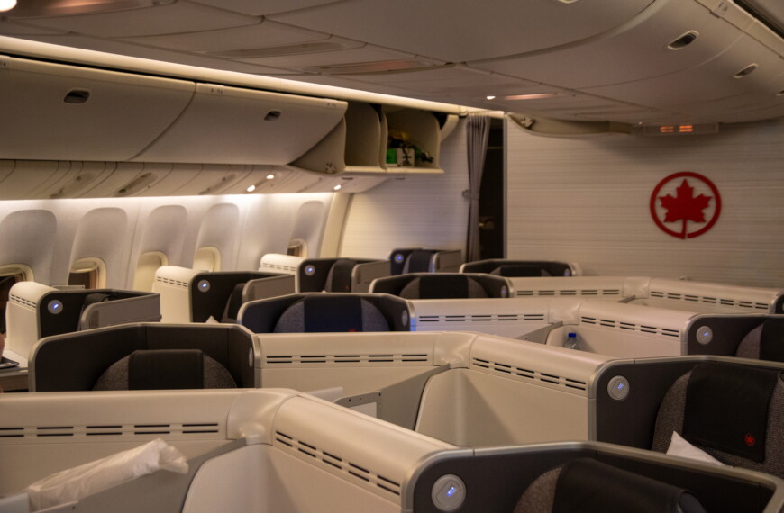 Unser Team 18 Air Canada Business Class Boeing 777-300ER