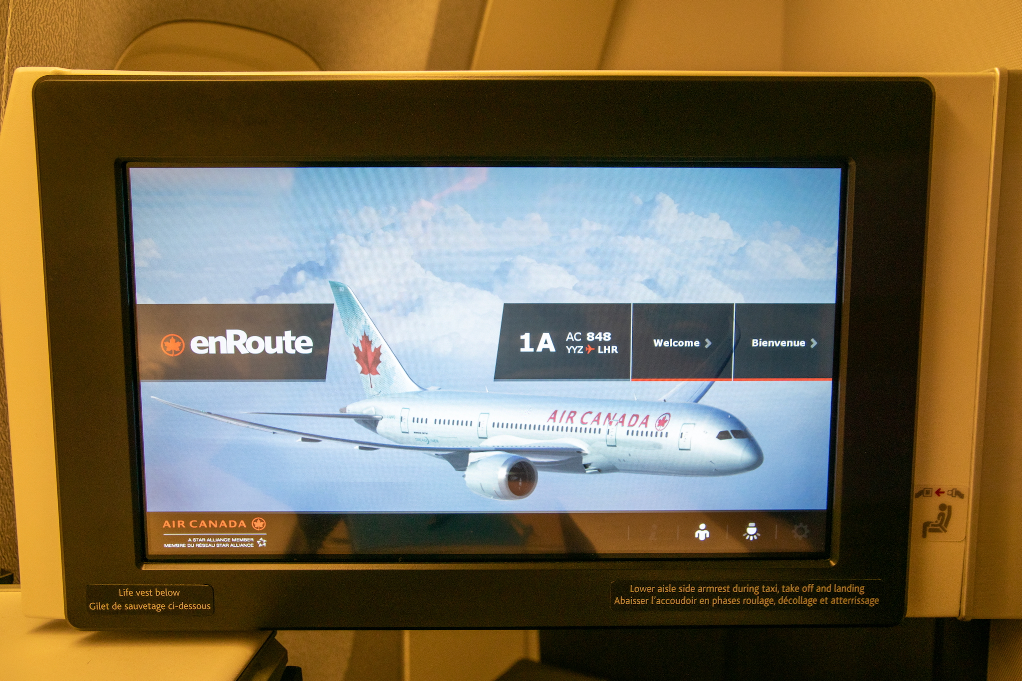 Air Canada Business Class Boeing 777-300ER nach London – Erfahrungsbericht mit Sitzempfehlung, Service und Essen 25 Air Canada Inflight Entertainment Monitor