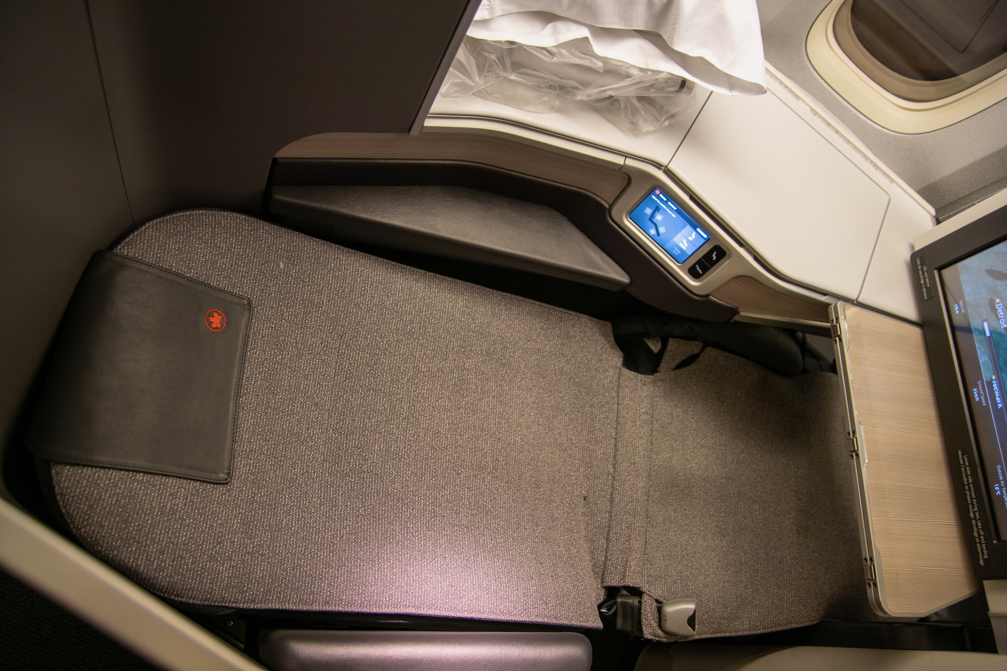 Air Canada Business Class Boeing 777-300ER nach London – Erfahrungsbericht mit Sitzempfehlung, Service und Essen 23 Liegeposition des Executive Pod Sitz