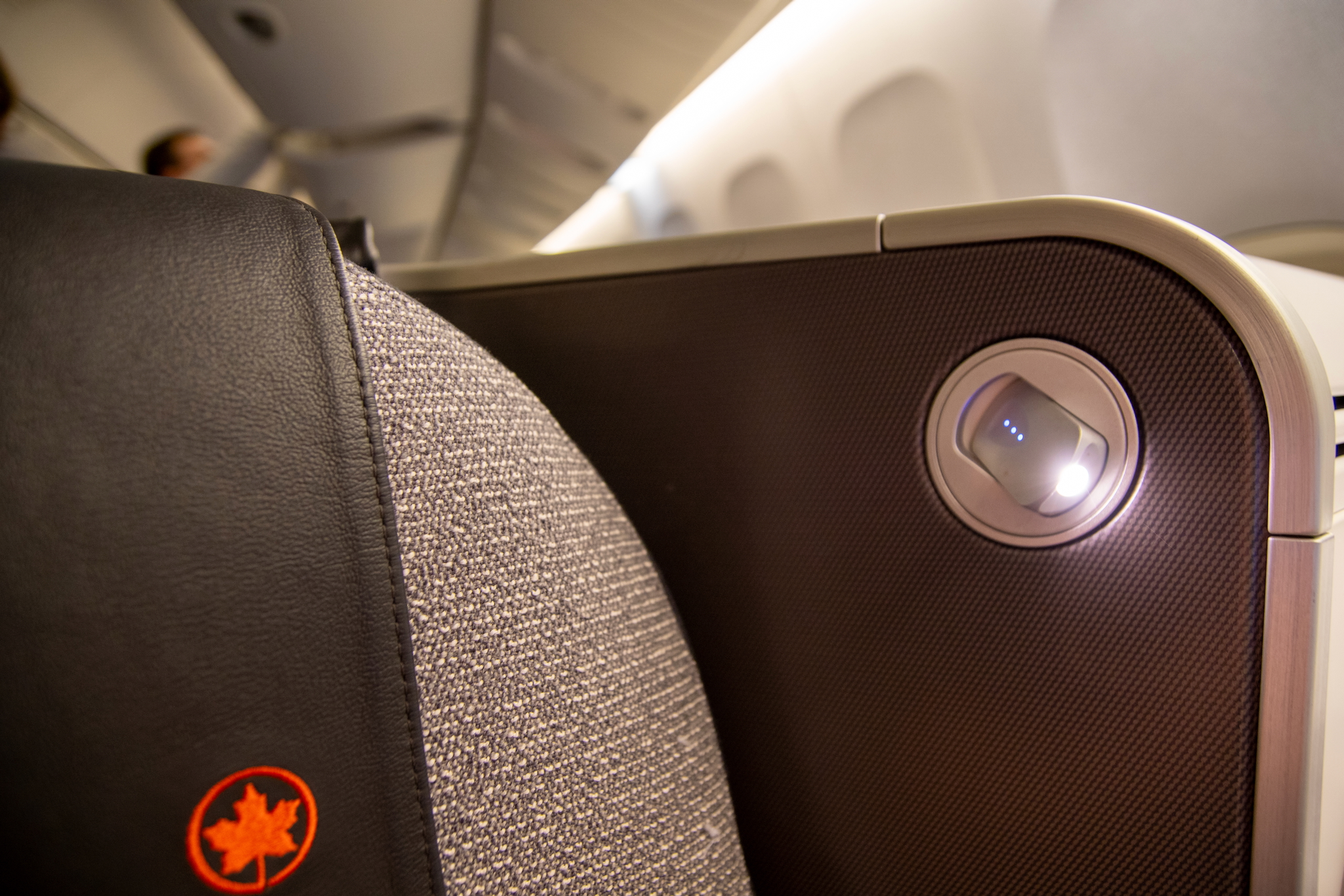 Air Canada Business Class Boeing 777-300ER nach London – Erfahrungsbericht mit Sitzempfehlung, Service und Essen 21 Persönliche Leselampe