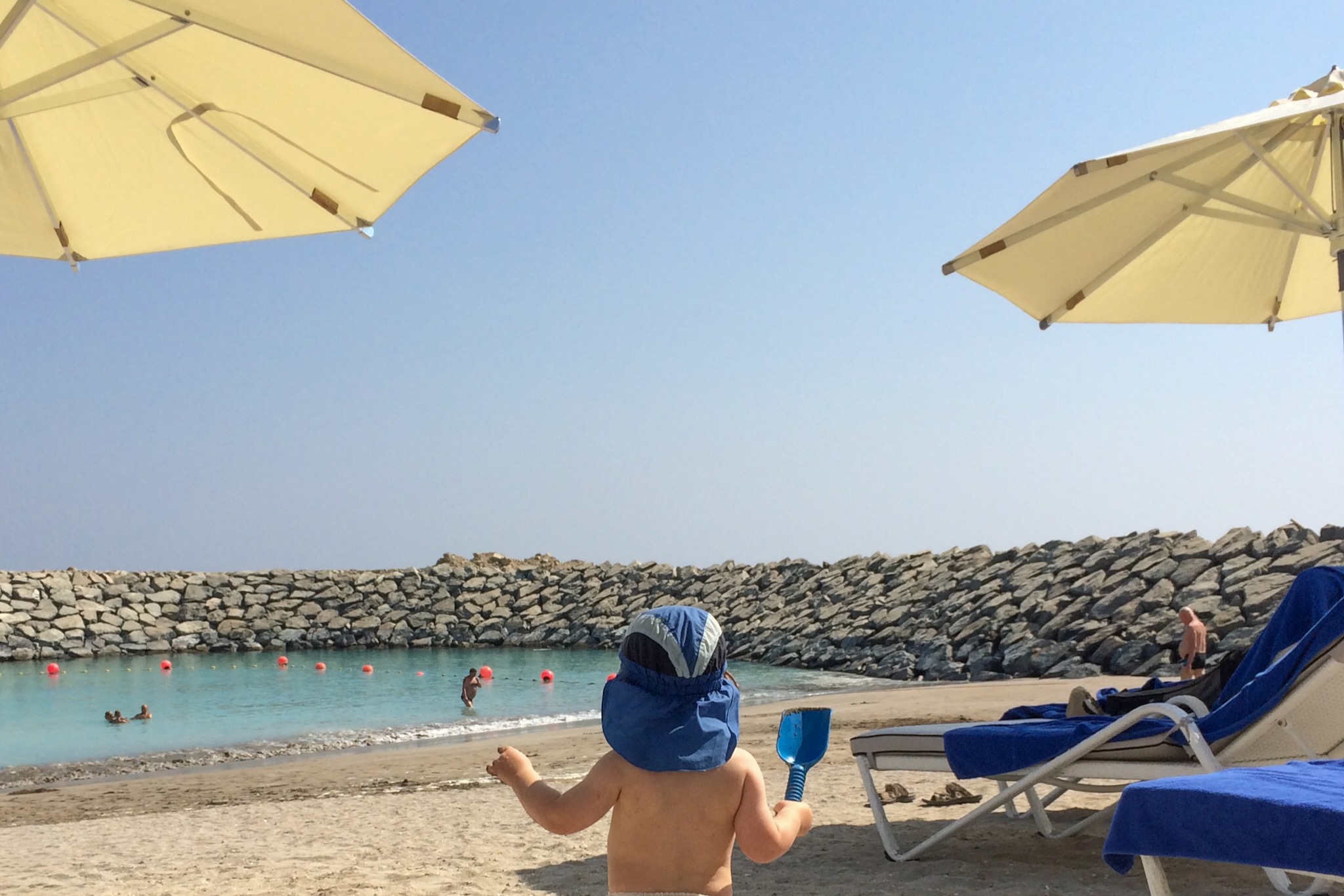 Vereinigte Arabische Emirate mit Kleinkind