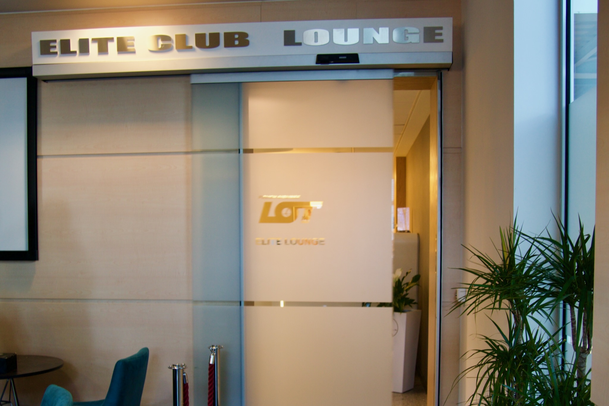 Eingang zur LOT Polish Airlines Elite Club Lounge 