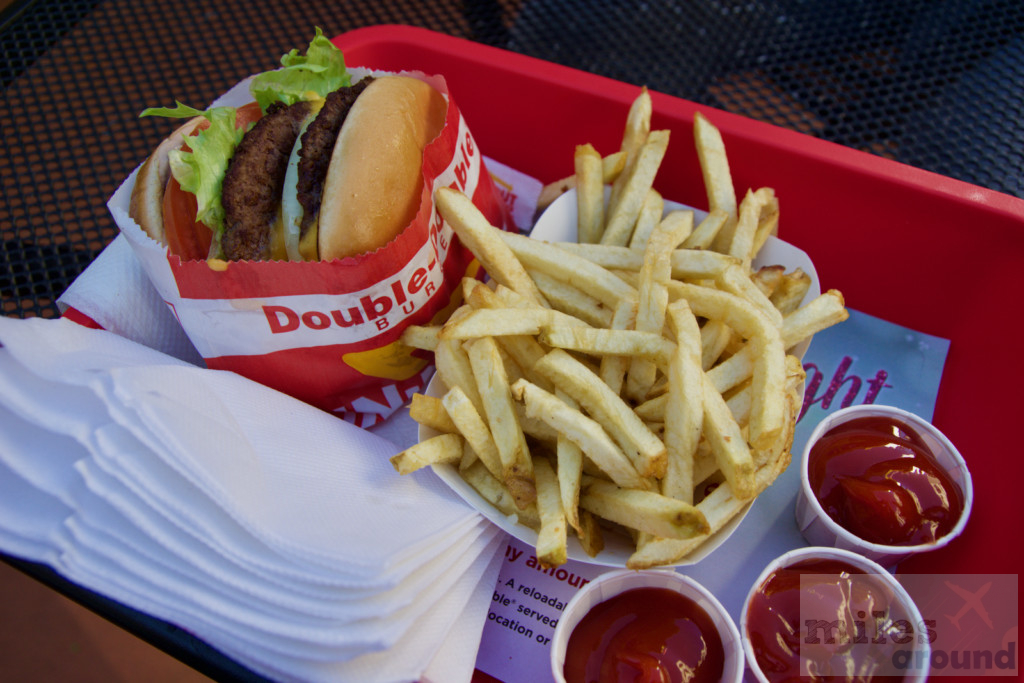 Double-Double Burger mit Pommes