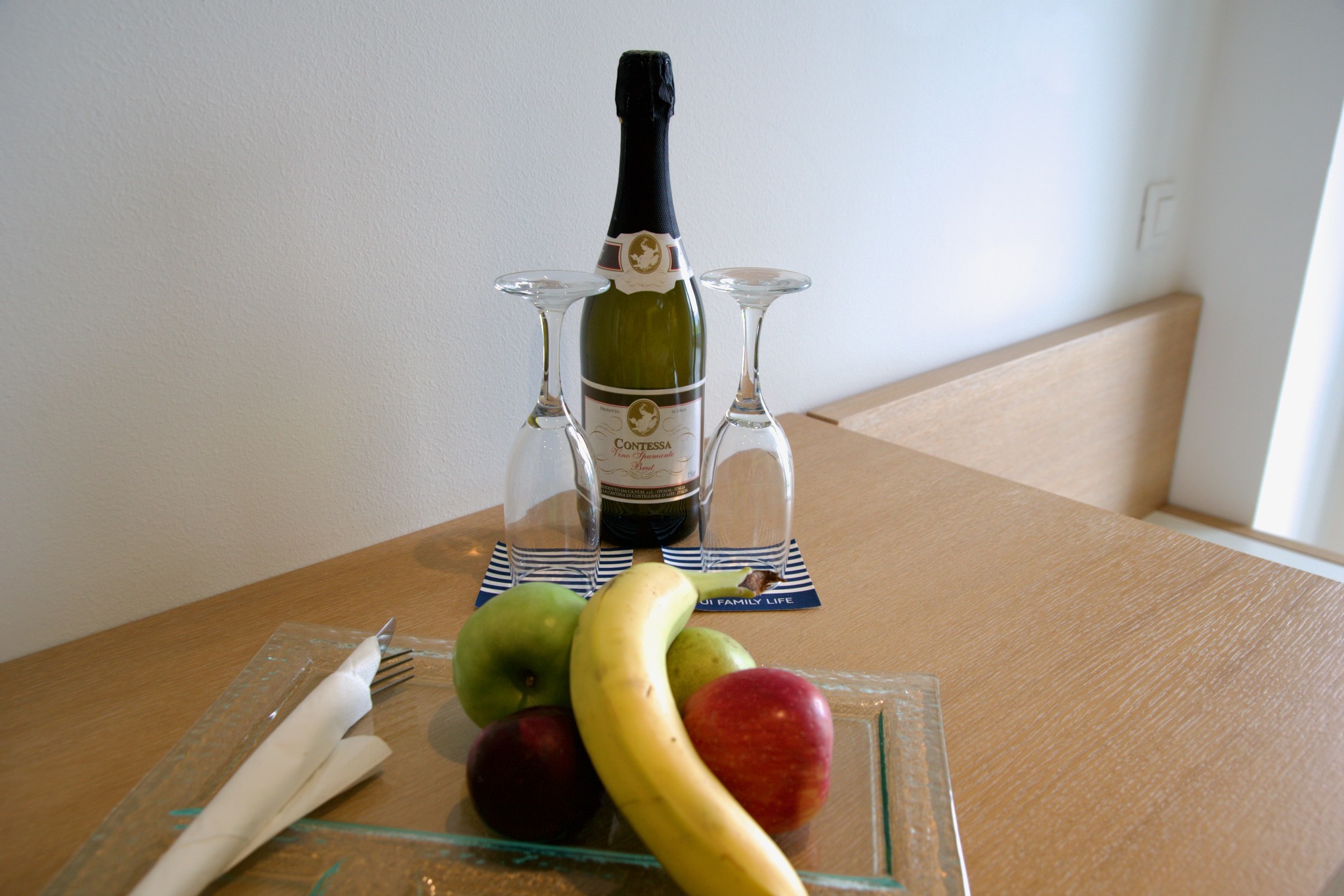 Obstteller und Prosecco