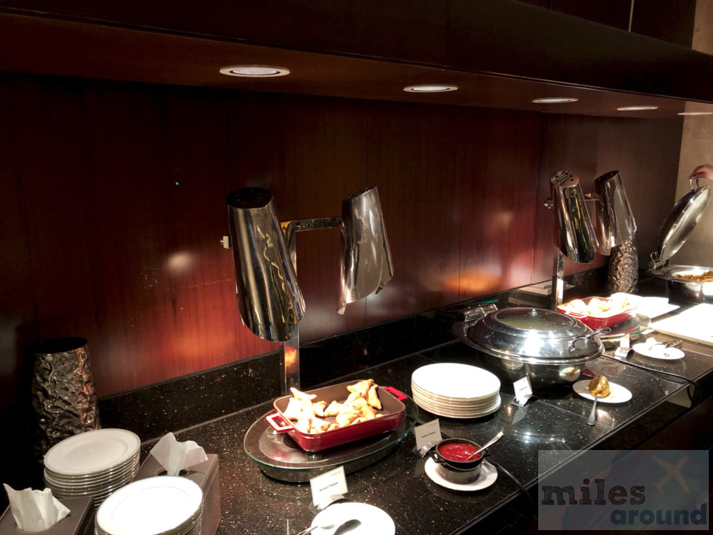 Conrad Dubai 53t dishes Auswahl an warmen Speisen