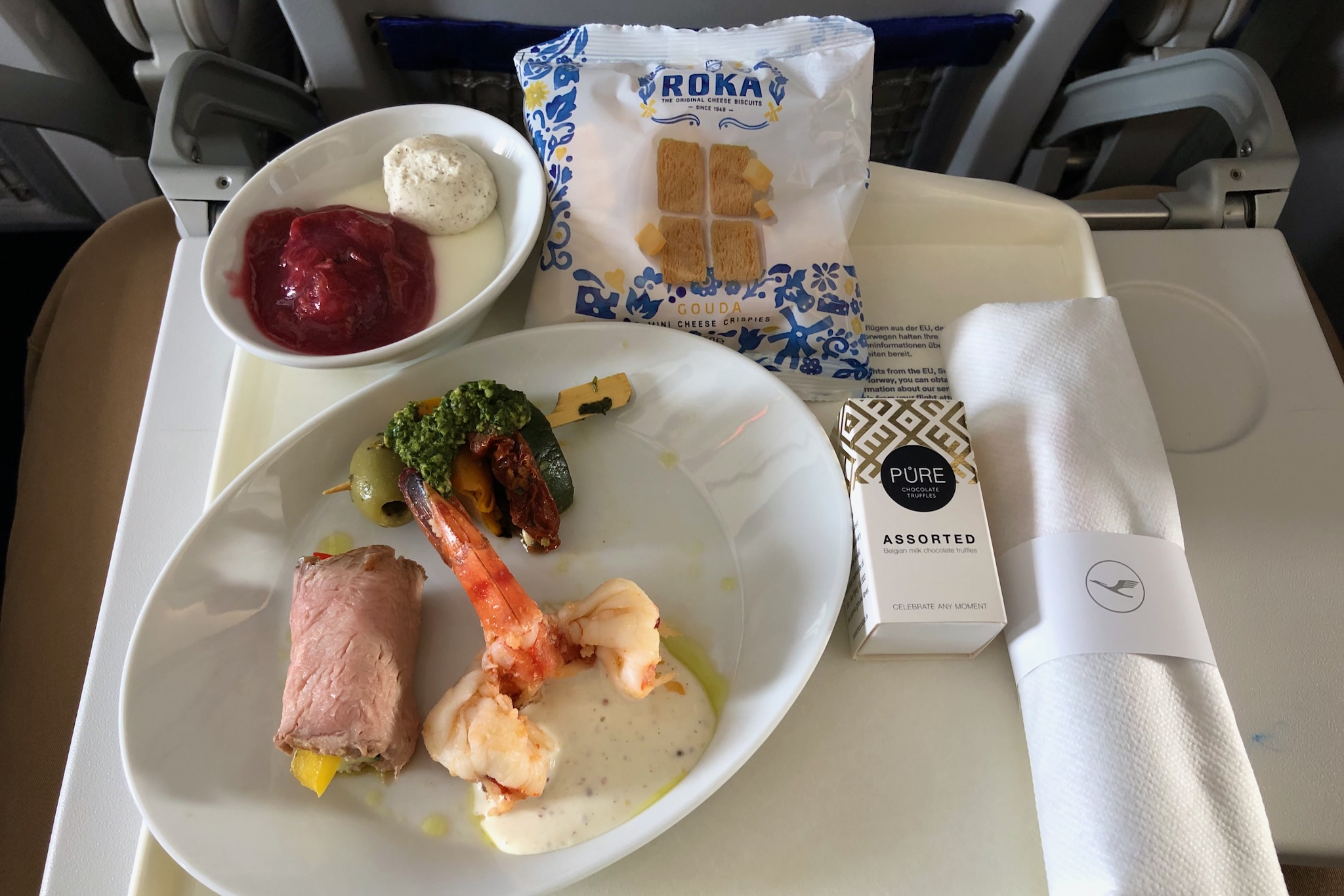 Essen in der Lufthansa Business Class auf der Kurzstrecke nach Leipzig
