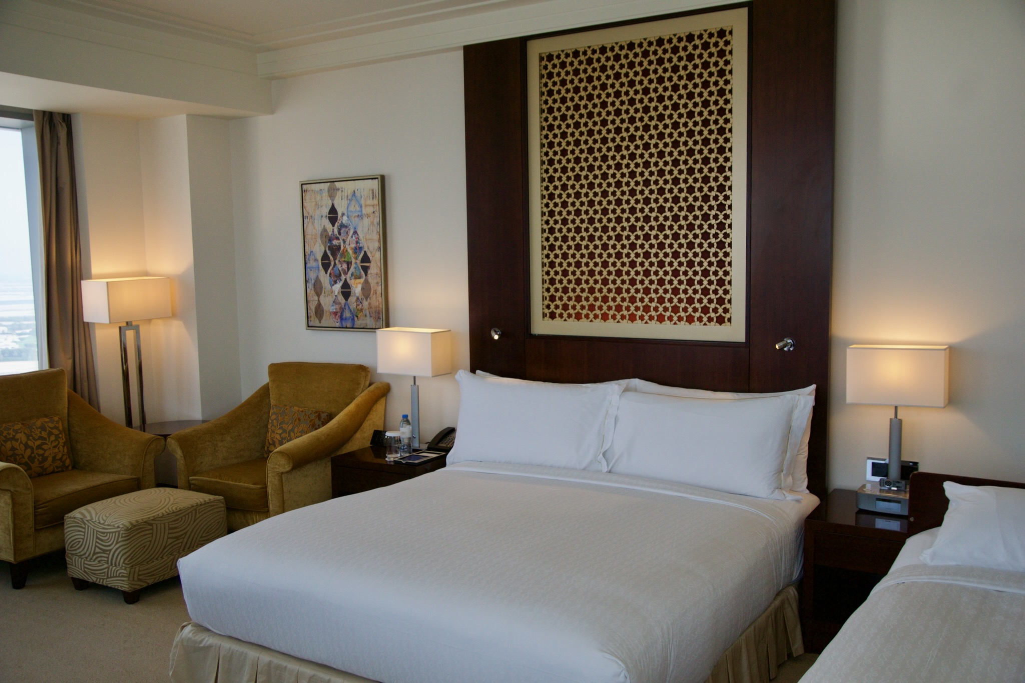 King Deluxe Corner Room im Conrad Dubai