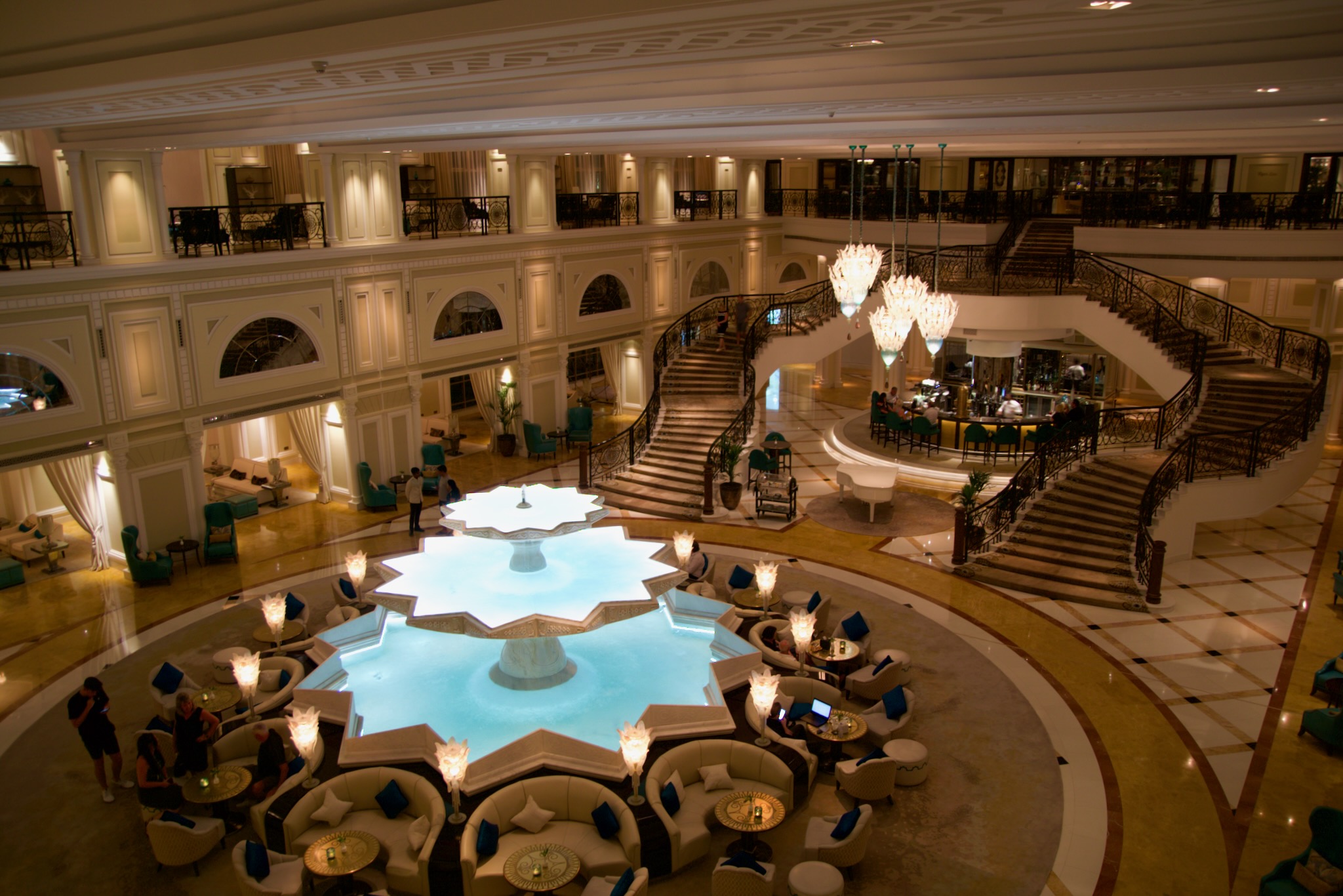 Lobby-Bar “Peacock Alley” im Waldorf Astoria Ras al Khaimah