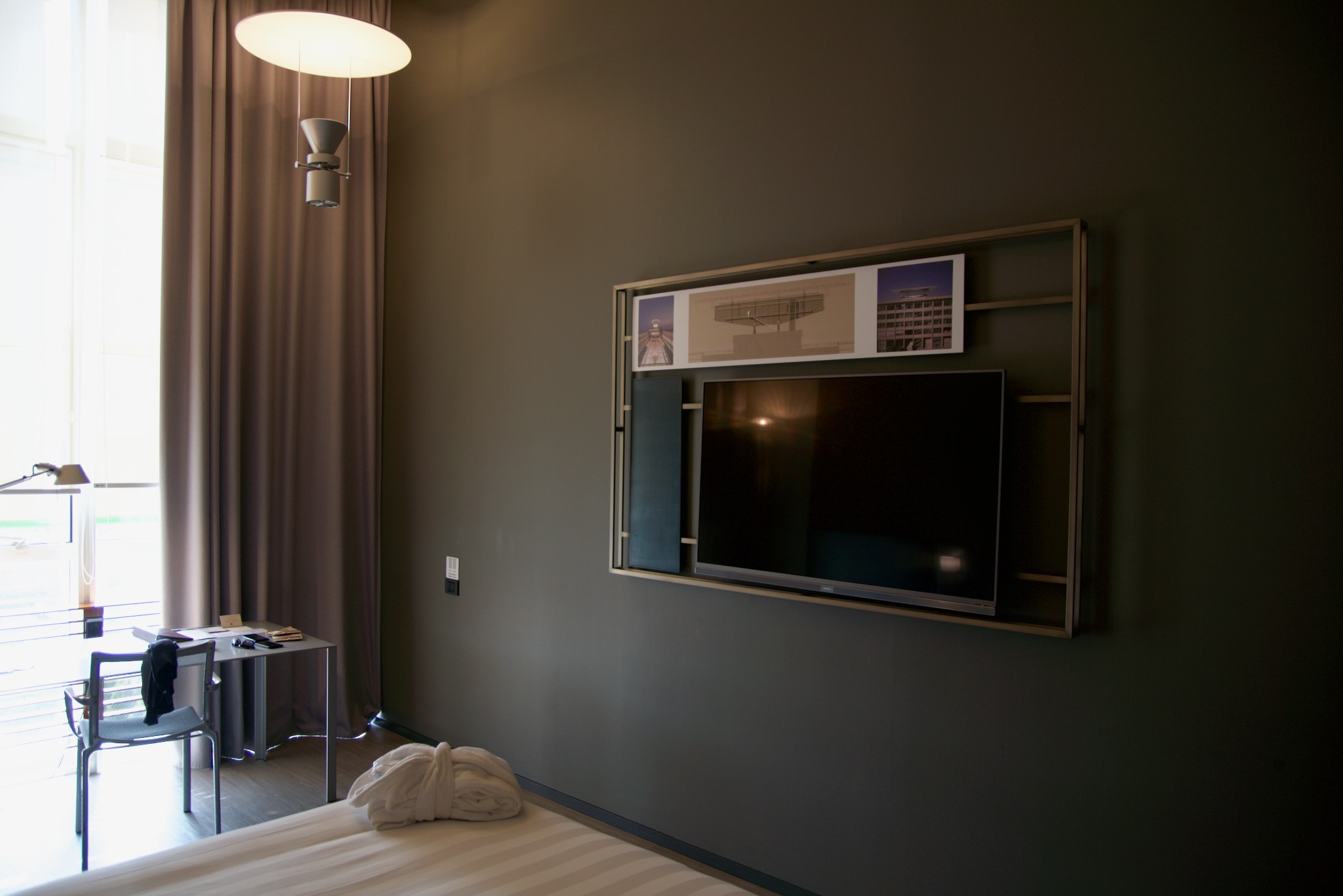 DoubleTree by Hilton Turin Lingotto 20 Fernseher und Zeichnungen von Renzo Piano