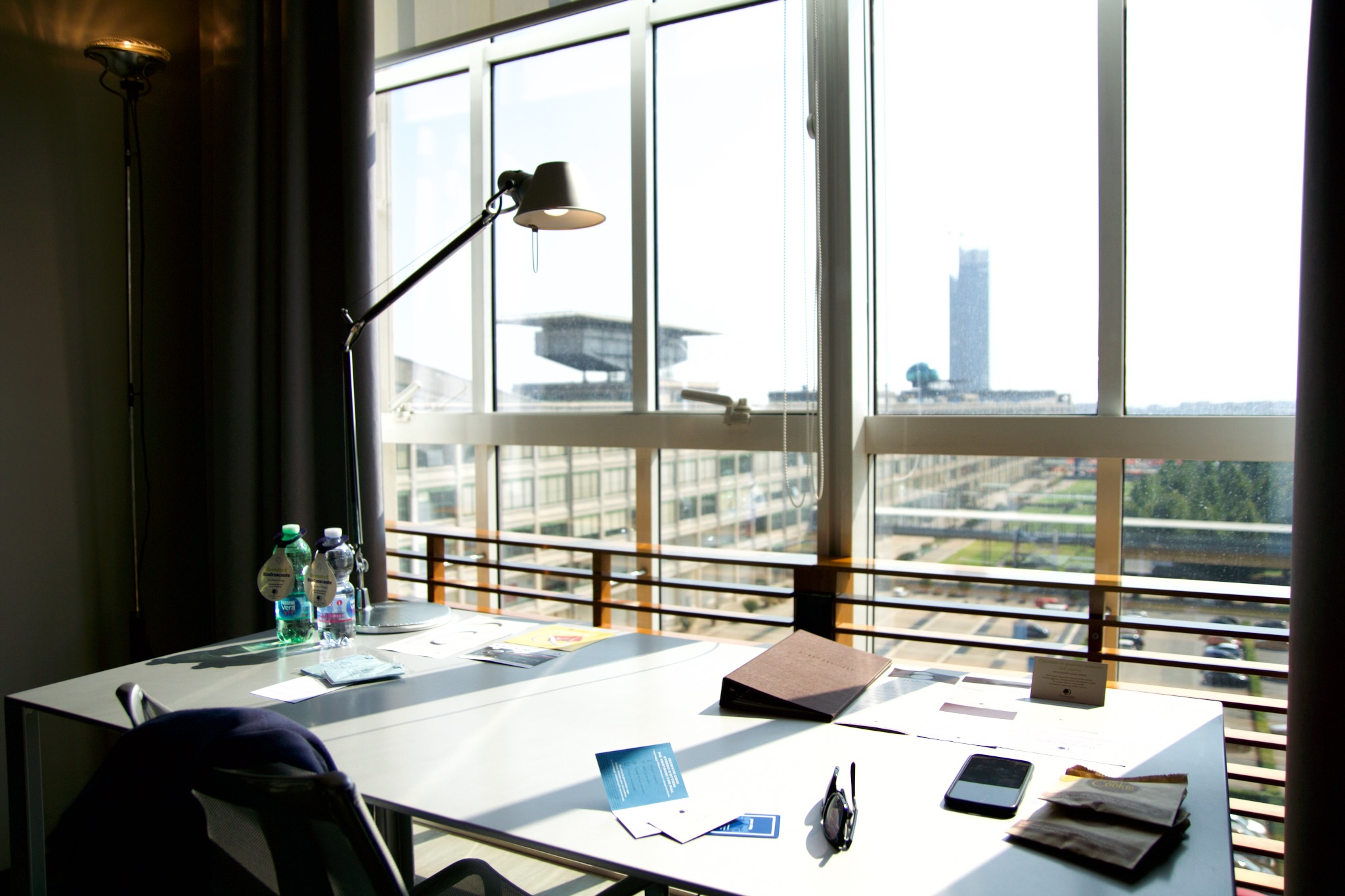 DoubleTree by Hilton Turin Lingotto 21 Schreibtisch mit Ausblick auf die ehemalige Fiat-Teststrecke