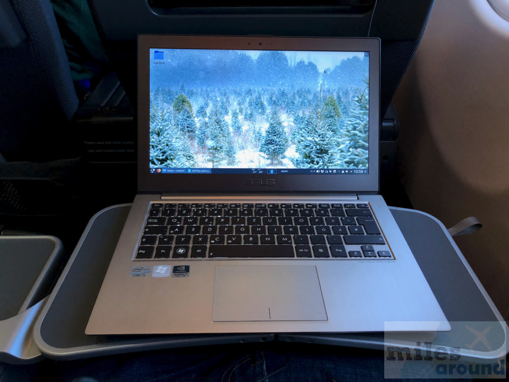 SAS Plus in der Airbus A330-300 nach Los Angeles 23 Ausreichend Platz zum Arbeiten