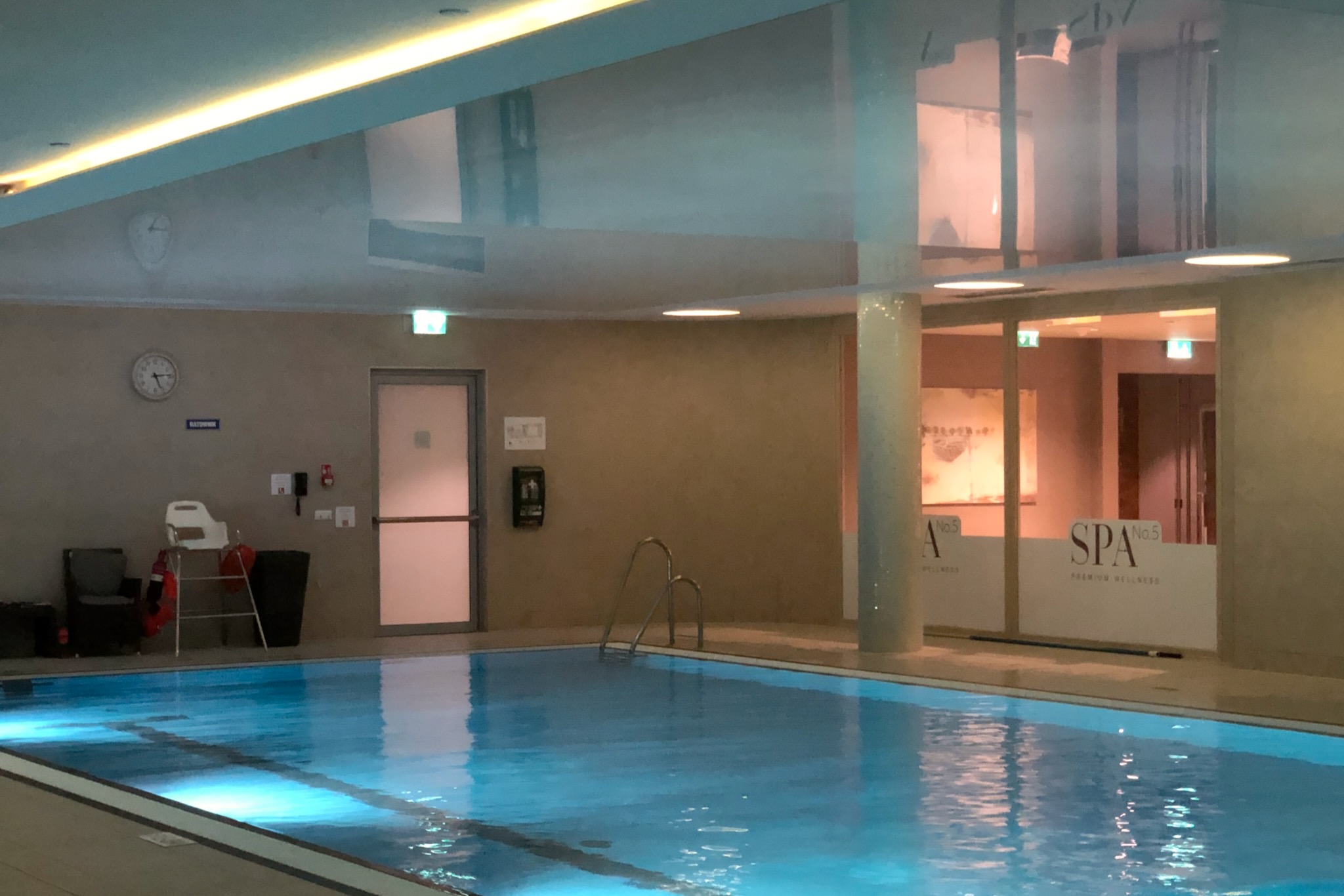 Pool des DoubleTree Krakau