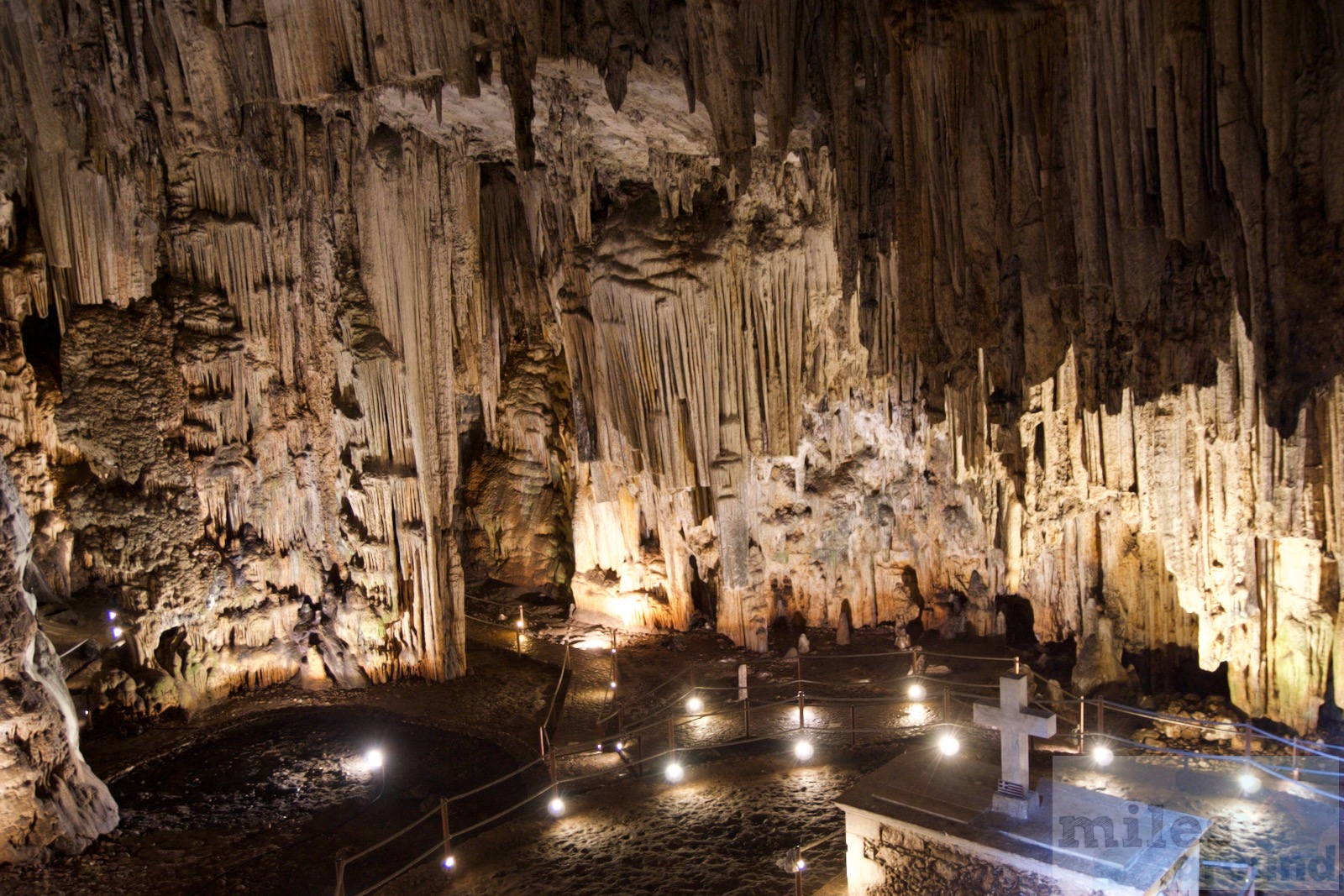 Blick in die Hauptkammer der Gerontospilios Höhle