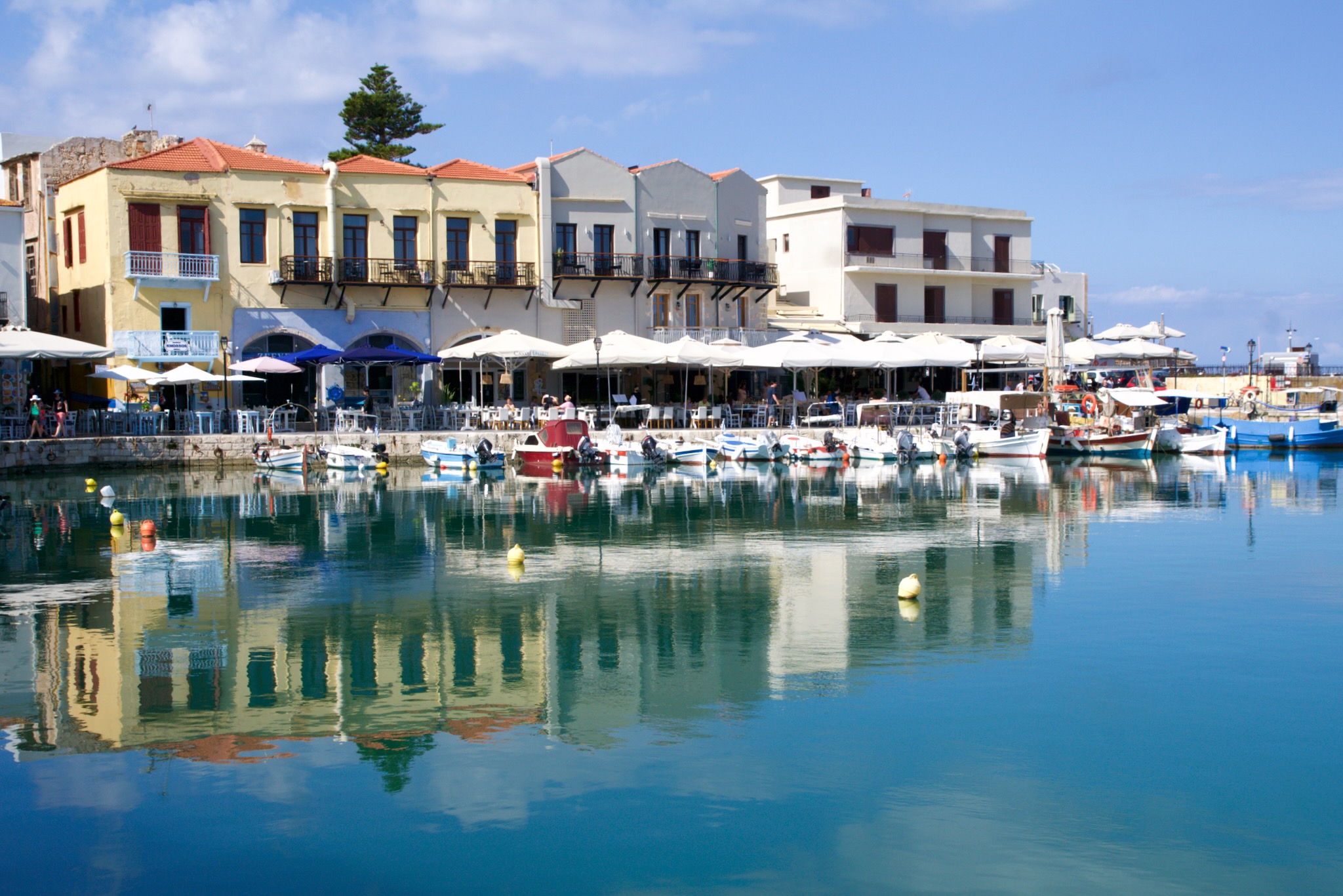 Small restaurants at the port of Rethymnorden der Insel 16 Kleine Restaurants am Hafen von Rethymno